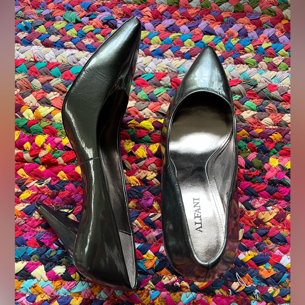 SIMPLE ALFANI CLASSIC PEARLY GREY PUMP HEELS